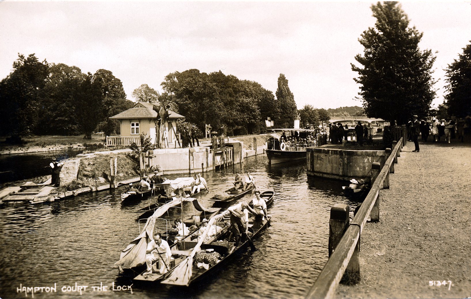 Molesey Lock,river view